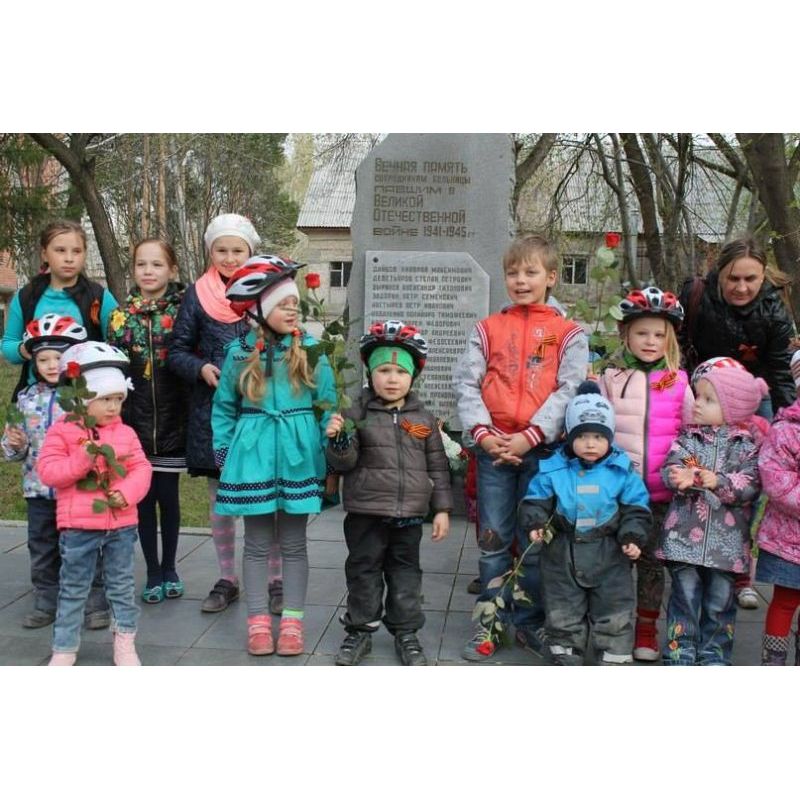 Юные спортсмены поздравляют с Днём победы!